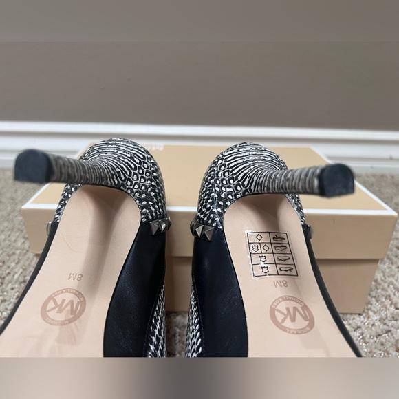 MICHAEL Michael Kors Ella Peep Toe w/Studs - Picture 5 of 12